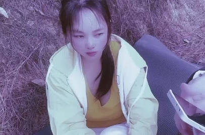 【萝莉社】・女大学生野外游玩与大部队走失-【嘉洛】