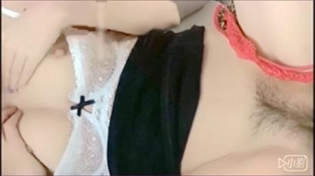 颜值高腰细胸大的模特女神思瑞最新系列--一个人在家   